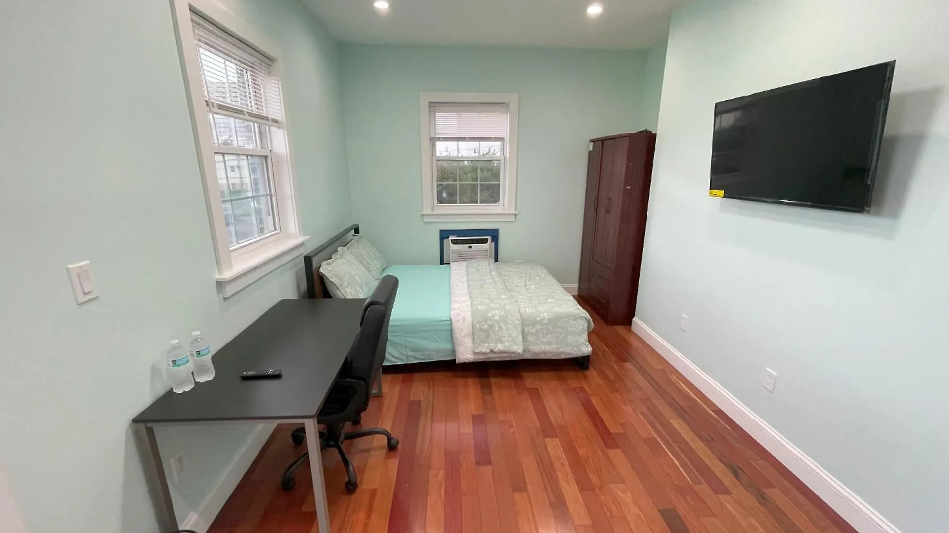 Near Jfk-Private Room With Share Bath And Kitchen New York